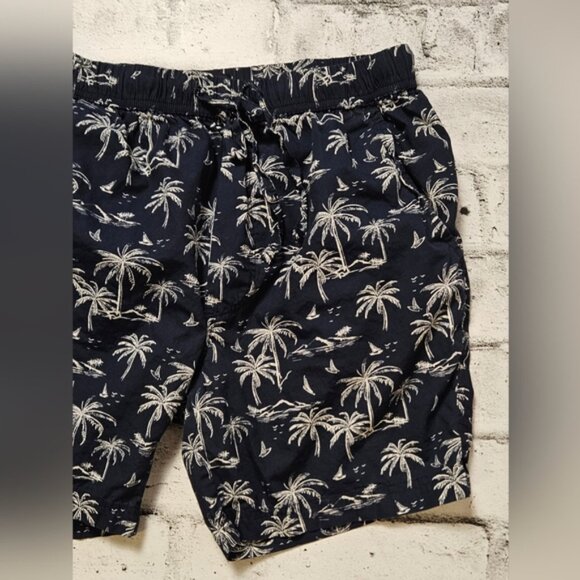 Massive Men's Navy Palm Tree Print Casual Cotton Shorts - Picture 2 of 9